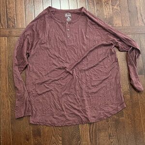 Long-Sleeve Henley Shirt in Burgandy